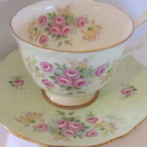 Aynsley Teacup and Saucer Romantic Roses on Soft Green, Crocus Shape, Gilt  I253